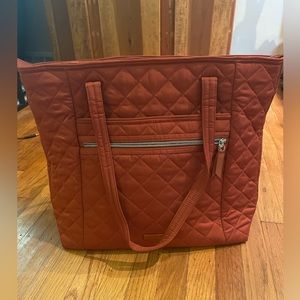 Like new Vera Bradley large zip tote in rust!